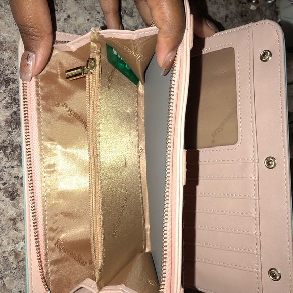 wallet - Picture 2 of 3